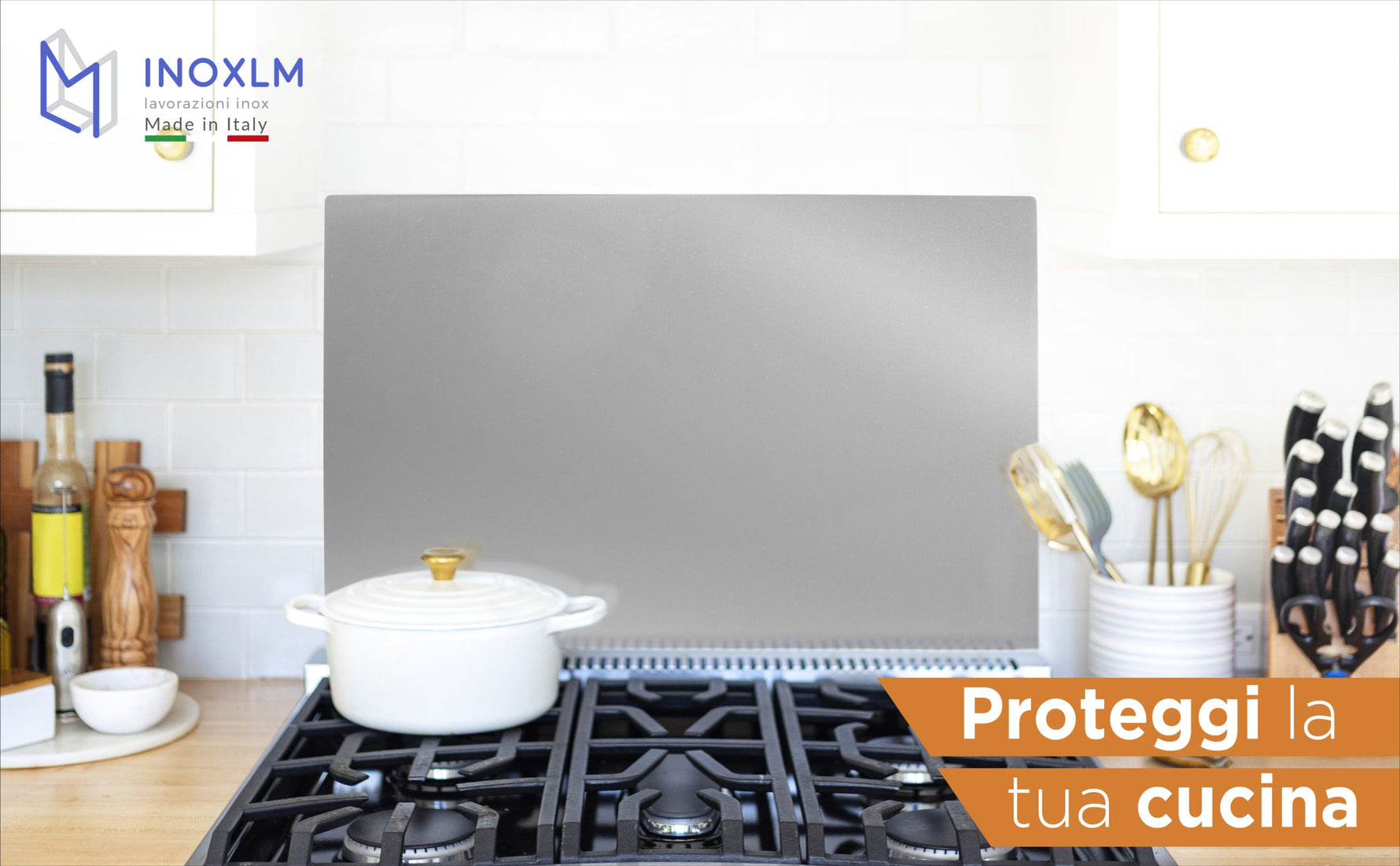 cucina con paraschizzi in acciaio inox