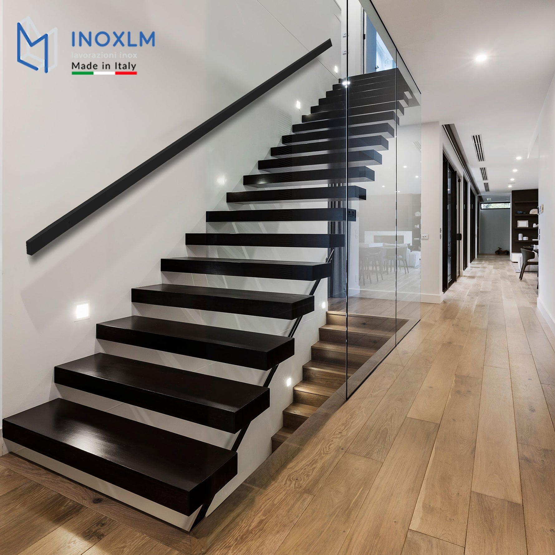 scala di casa con corrimano inox verniciato nero 