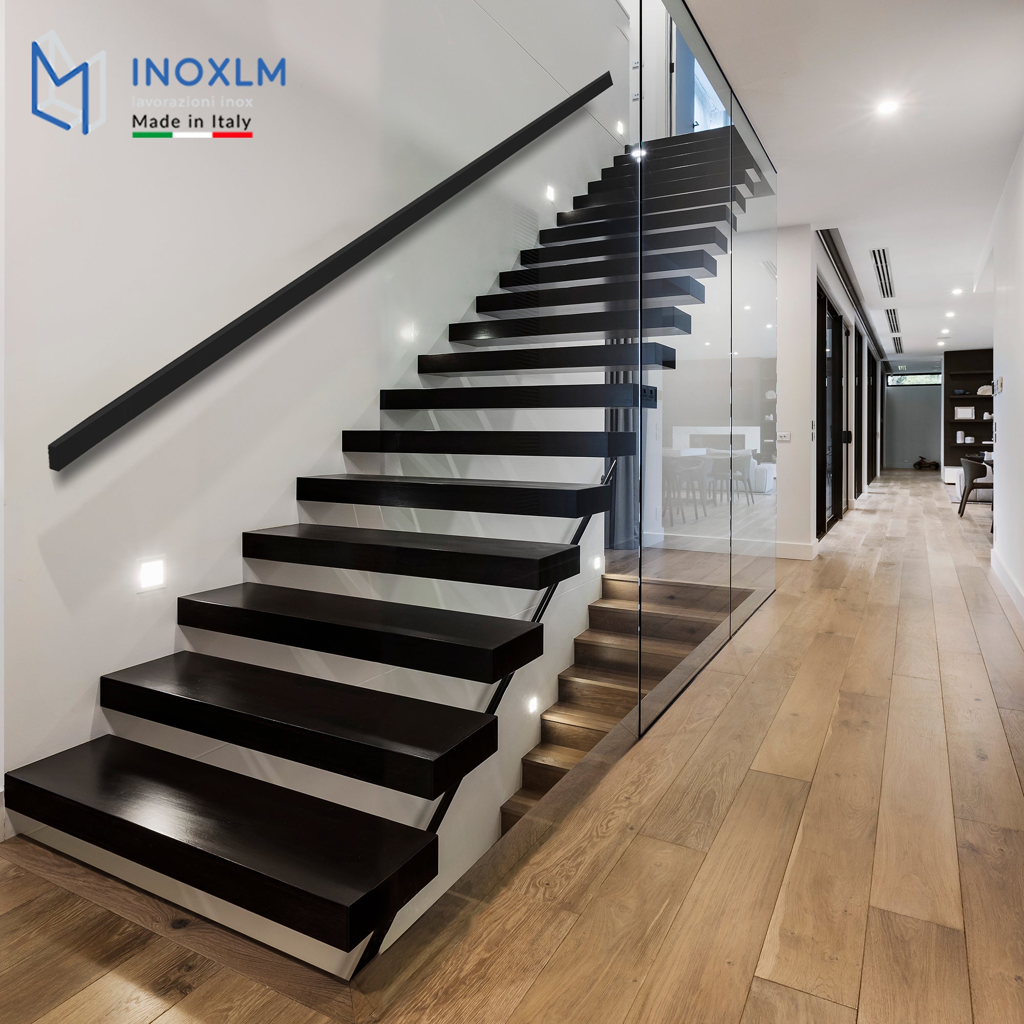 scala di casa con corrimano inox verniciato nero 