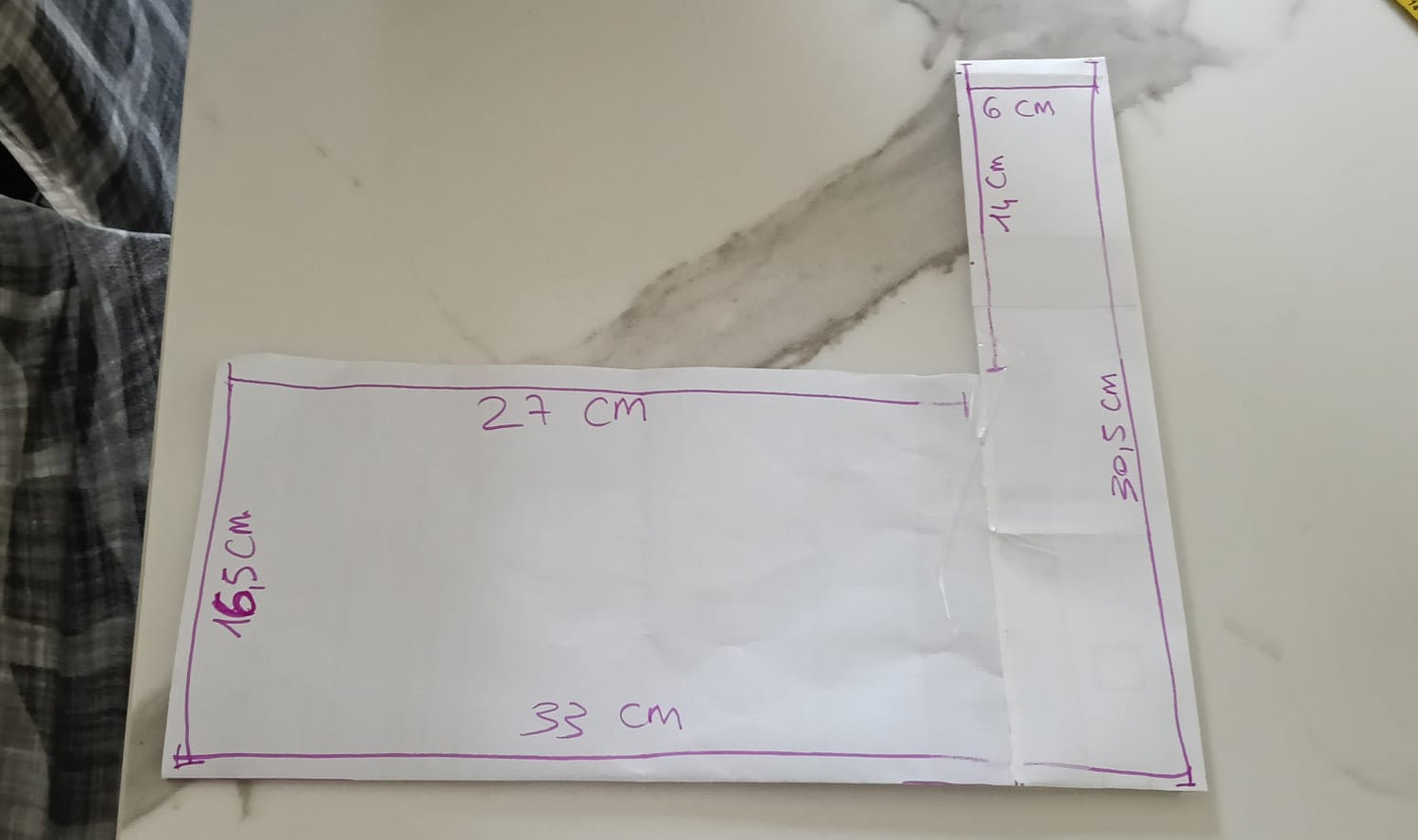 Planche à pâtisserie personnalisée de dimensions 58 (profondeur), 35,5 (largeur), pli de 2 cm